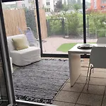 Letnany, Zimni Zahrada, Parkovani V Garazi Zdarma Appartement