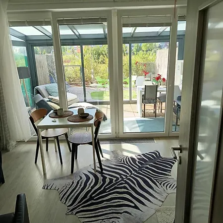 Letnany, Zimni Zahrada, Parkovani V Garazi Zdarma Appartement *