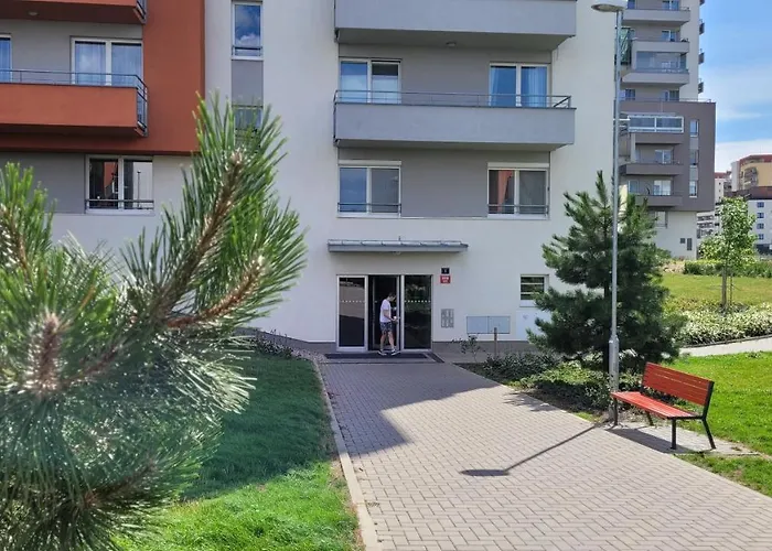 Apartment Letnany, Zimni Zahrada, Parkovani V Garazi Zdarma Prague