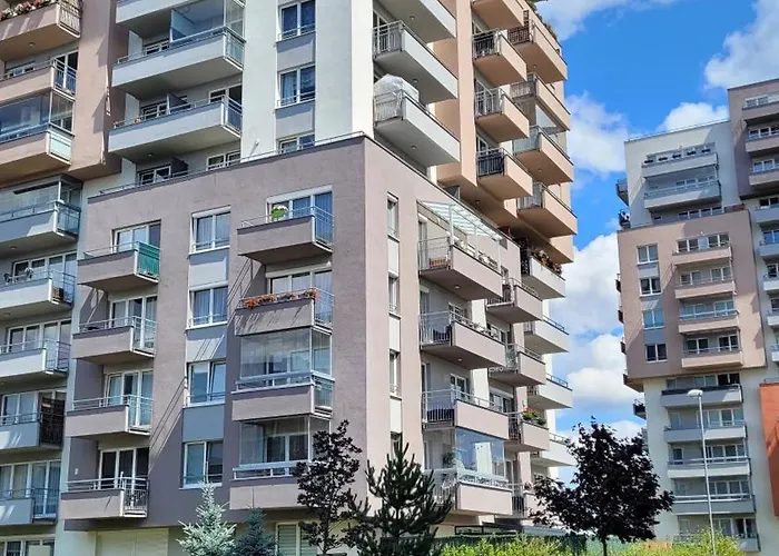 Letnany, Zimni Zahrada, Parkovani V Garazi Zdarma Prague