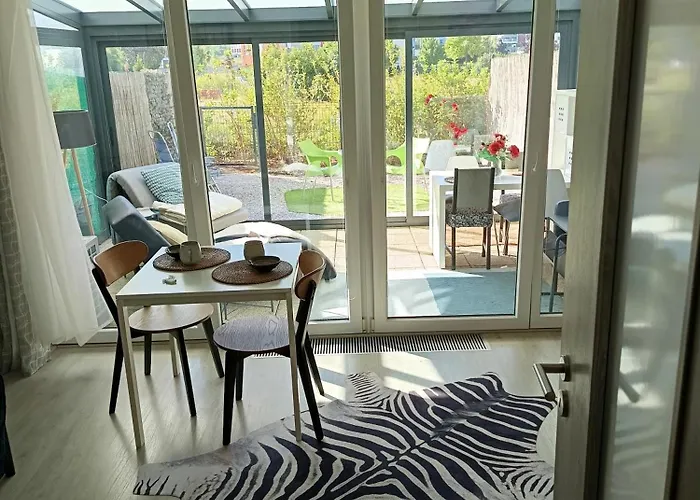 Letnany, Zimni Zahrada, Parkovani V Garazi Zdarma Apartment *