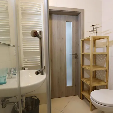 Appartamento Letnany, Zimni Zahrada, Parkovani V Garazi Zdarma