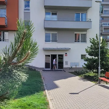 Lägenhet Letnany, Zimni Zahrada, Parkovani V Garazi Zdarma Prag